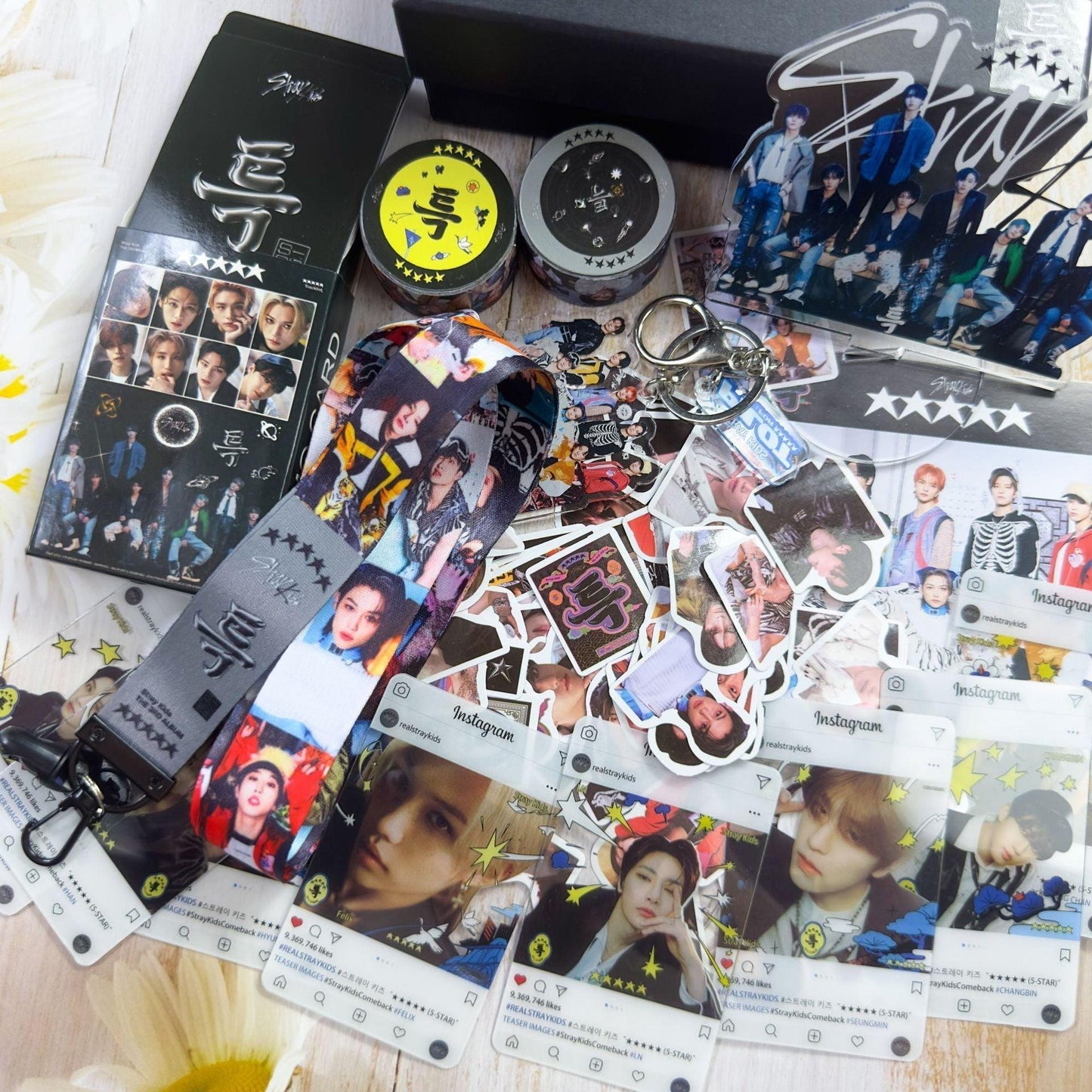 STRAY KIDS 5 STAR KIT MIT 162 TEILEN (GESCHENKBOX MIT VERSCHIEDENEN ARTIKELN!✨)