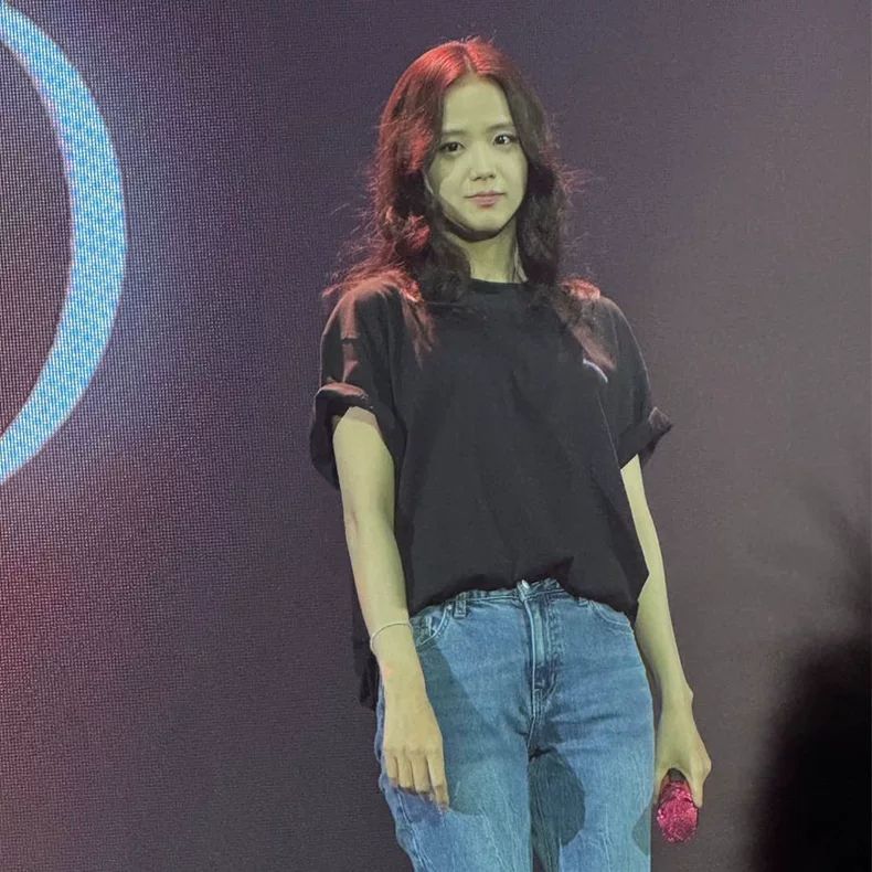 JISOO T-SHIRTS (BLACKPINK) AMORTAGE 100% BAUMWOLLE