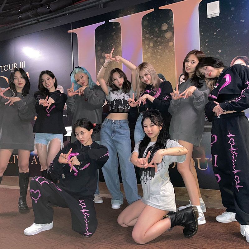 TWICE WELTTOUR III HOSE