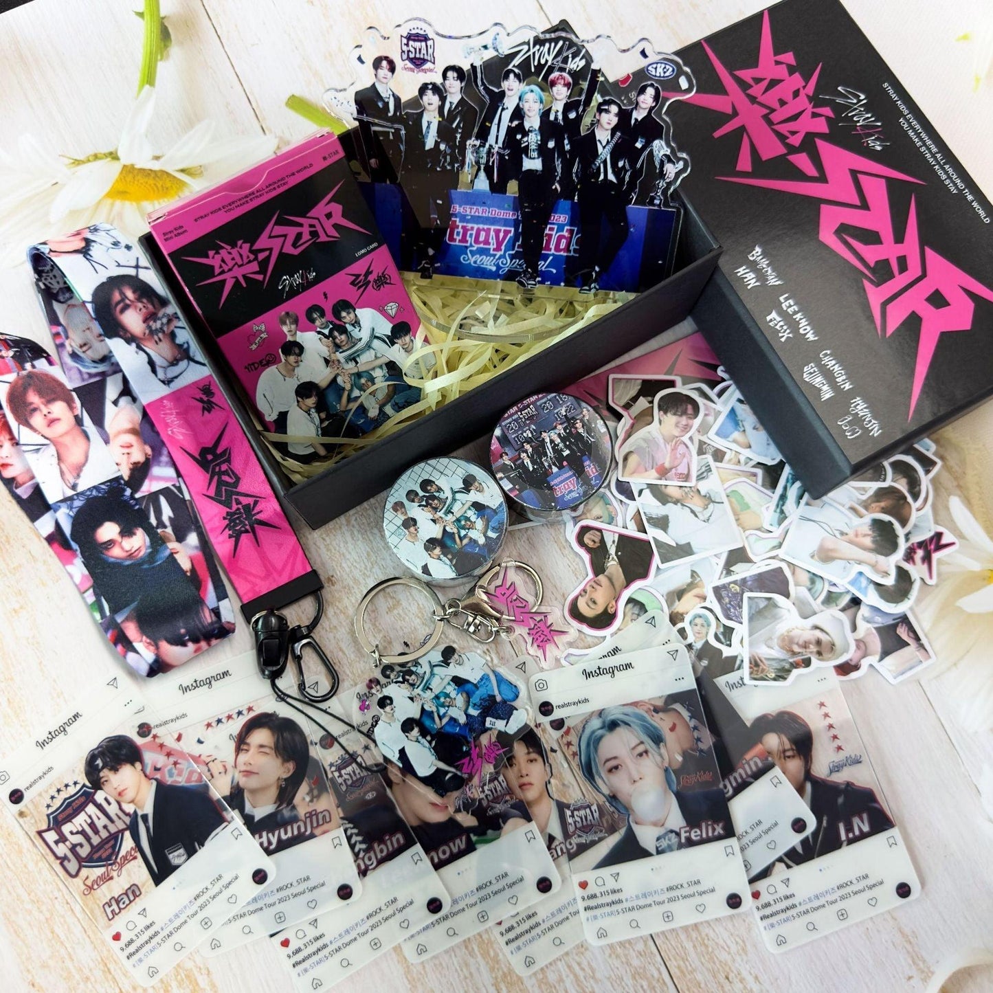 STRAY KIDS ROCK STAR/樂-STAR KIT MIT 164 TEILEN (GESCHENKBOX MIT VERSCHIEDENEN ARTIKELN!✨)