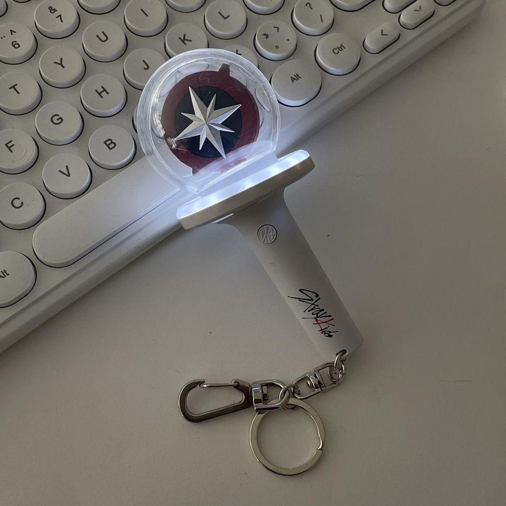 STRAY KIDS LED-KEYRING MIT LICHTSTOCK