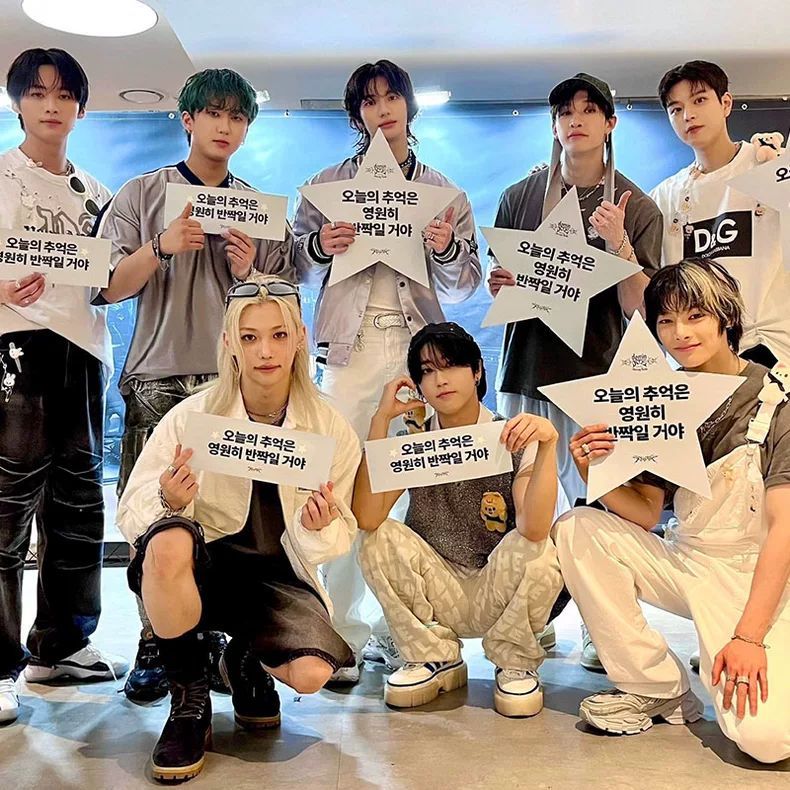 STRAY KIDS MERCH DOMINATE TOUR T-SHIRT 100% BAUMWOLLE