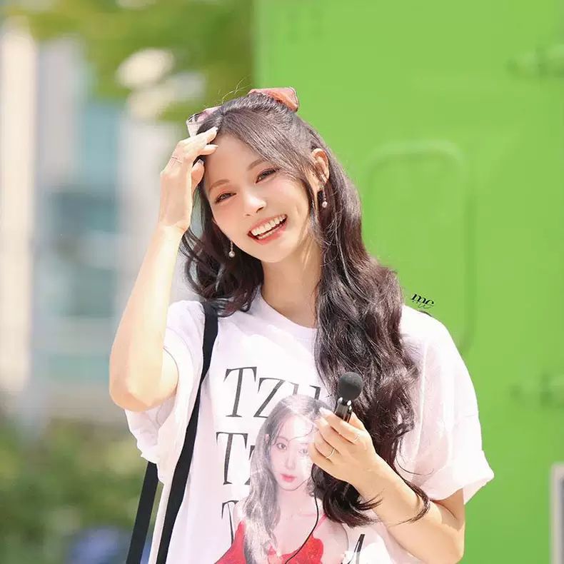 TZUYU (TWICE) 100% BAUMWOLLE SHIRT (weiß und schwarz)