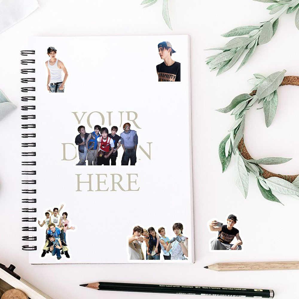 CORTIS-AUFKLEBER, 50 STÜCK