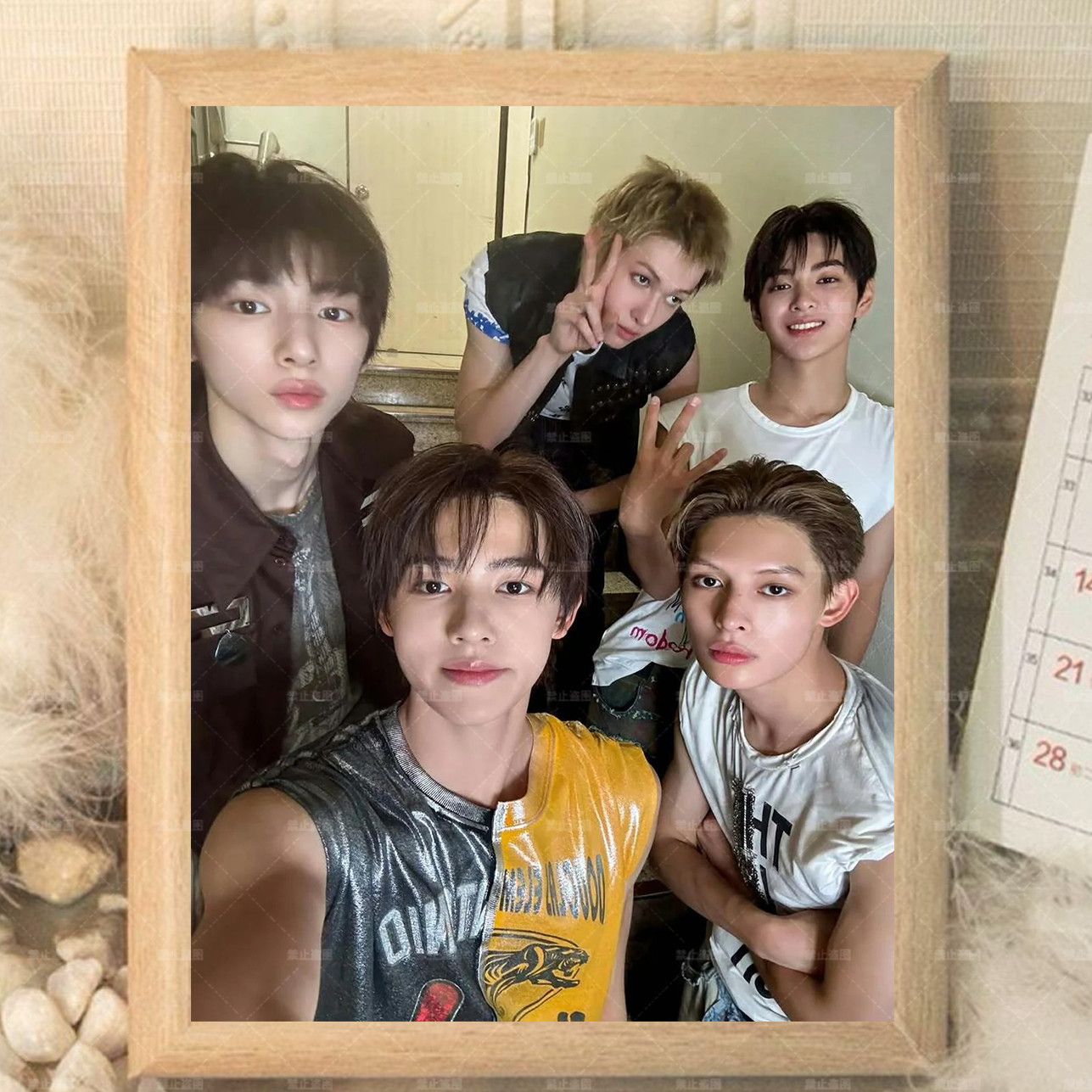 CORTIS DEKORATIVER RAHMEN - VERSCHIEDENE GRÖSSEN UND BILDER