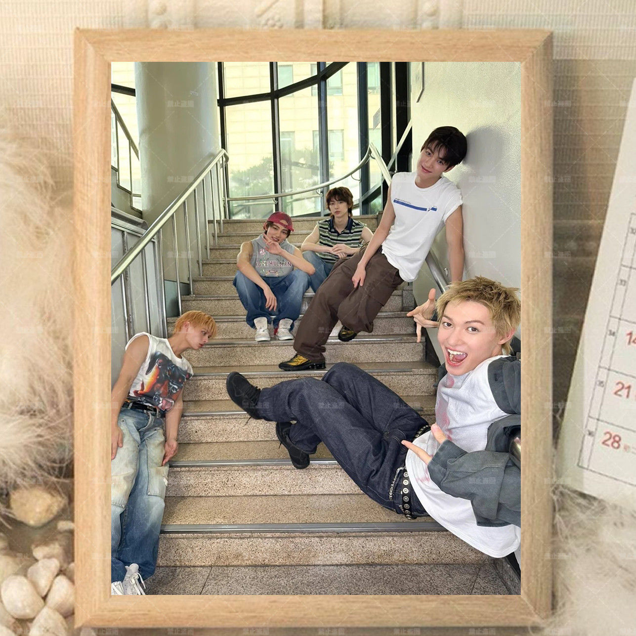 CORTIS DEKORATIVER RAHMEN - VERSCHIEDENE GRÖSSEN UND BILDER