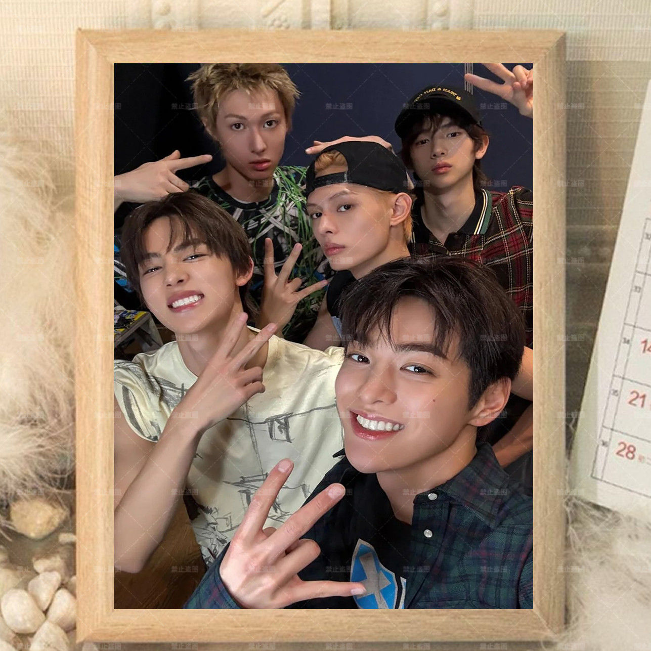 CORTIS DEKORATIVER RAHMEN - VERSCHIEDENE GRÖSSEN UND BILDER