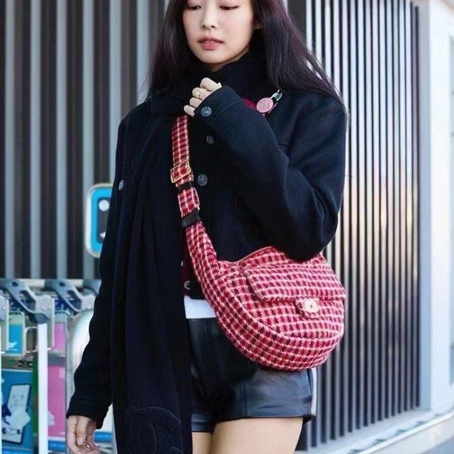BLACKPINK JENNIE TASCHE