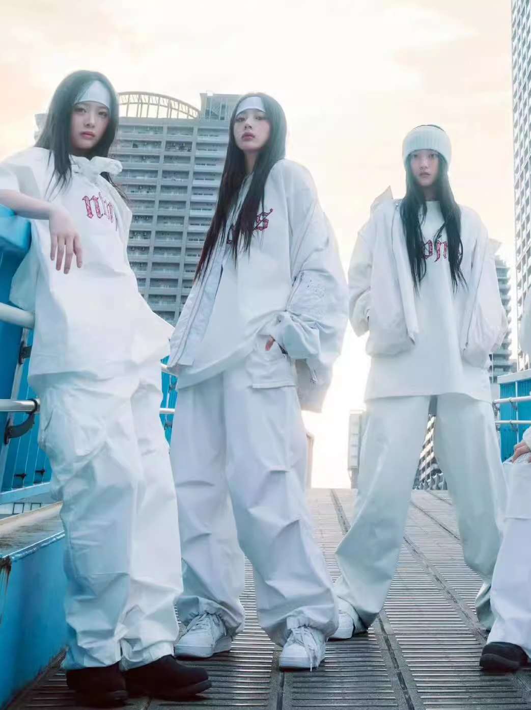 NEWJEANS T-SHIRT 100% BAUMWOLLE