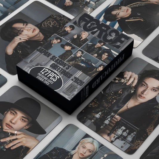 STRAY KIDS MERCH FOTOKARTEN 127 STÜCK FEIERTAGE 2026 (55 FOTOKARTEN + 72 AUFKLEBER)