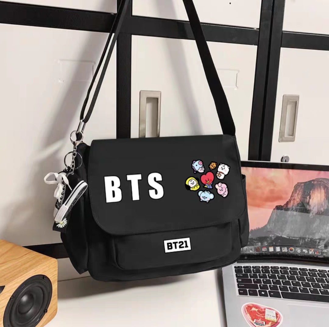 BTS BT21 TASCHEN VERSCHIEDENE MODELLE (schwarz und weiß)