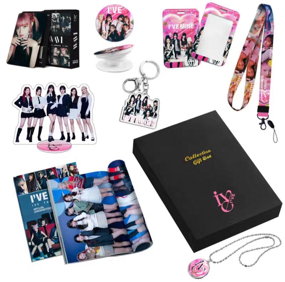 KIT MIT FOTOBOOK, FOTOKARTEN, HALSKETTE, POP SOCKET UND + ARTIKEL (VERSCHIEDENE GRUPPEN!✨)