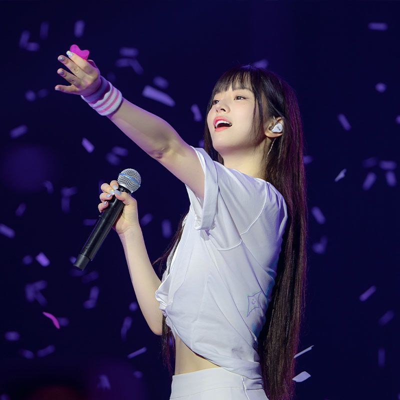 ILLIT GLITTERDAY T-SHIRT 100% BAUMWOLLE