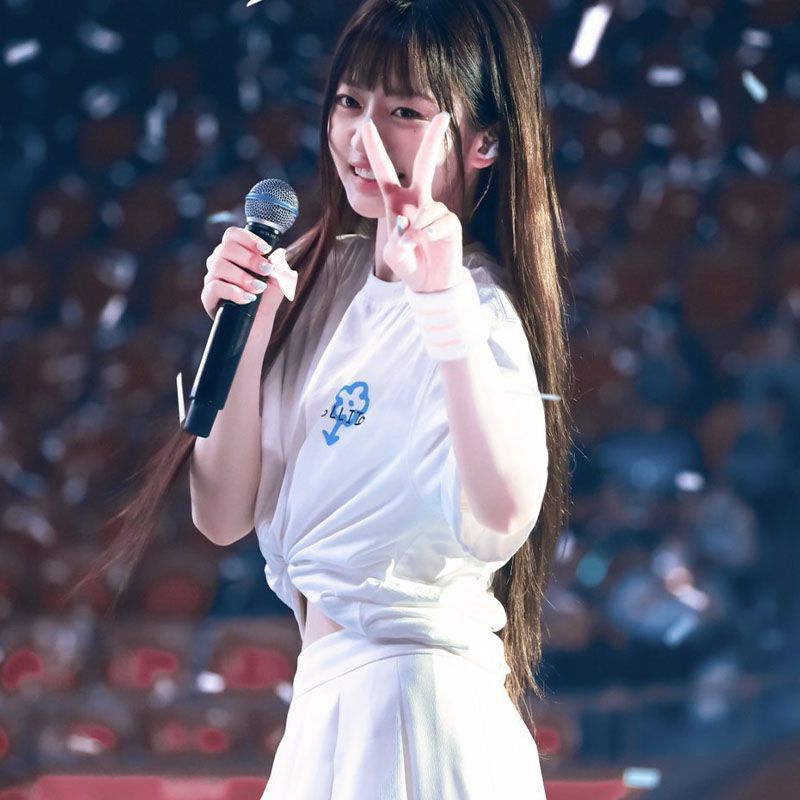 ILLIT GLITTERDAY T-SHIRT 100% BAUMWOLLE