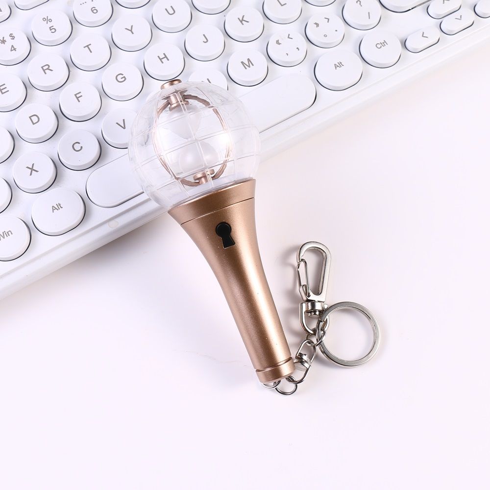 ATEEZ LED-KEYRING MIT LICHTSTOCK
